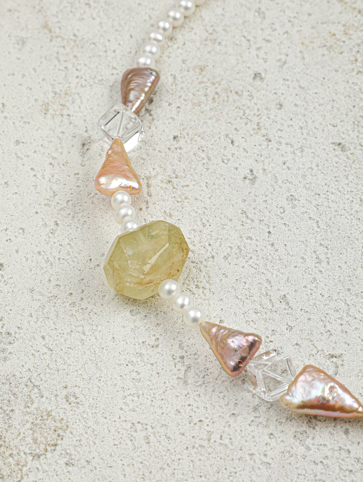 SENLORE Avocado Crystal Pearl Necklace – Lifestyle Shot