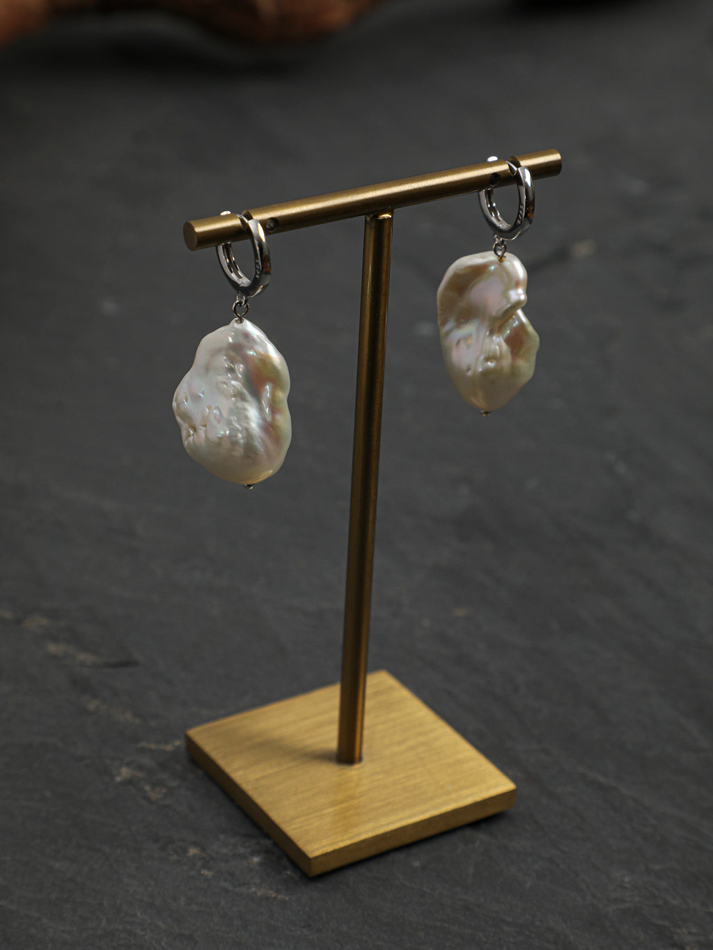 SENLORE Natural Baroque Drop Earrings – Lifestyle Shot