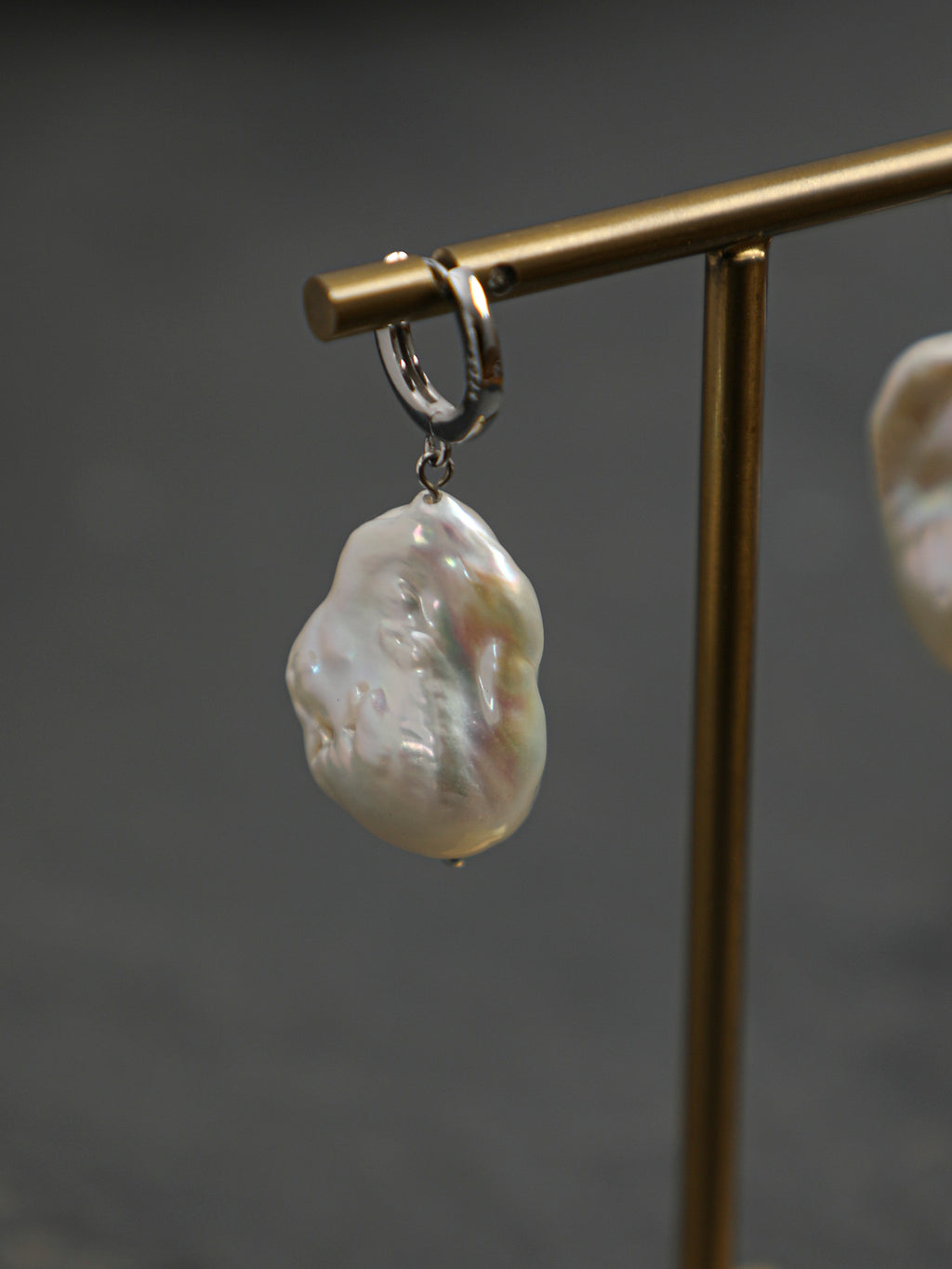 SENLORE Natural Baroque Drop Earrings – Lifestyle Shot