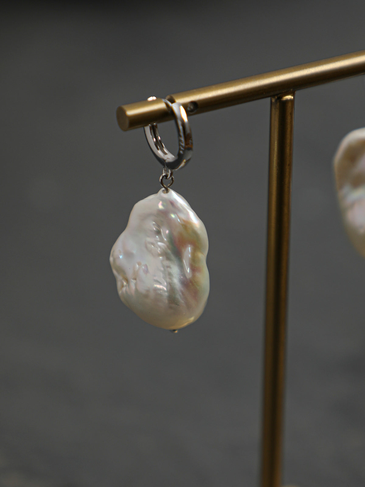 SENLORE Natural Baroque Drop Earrings – Lifestyle Shot