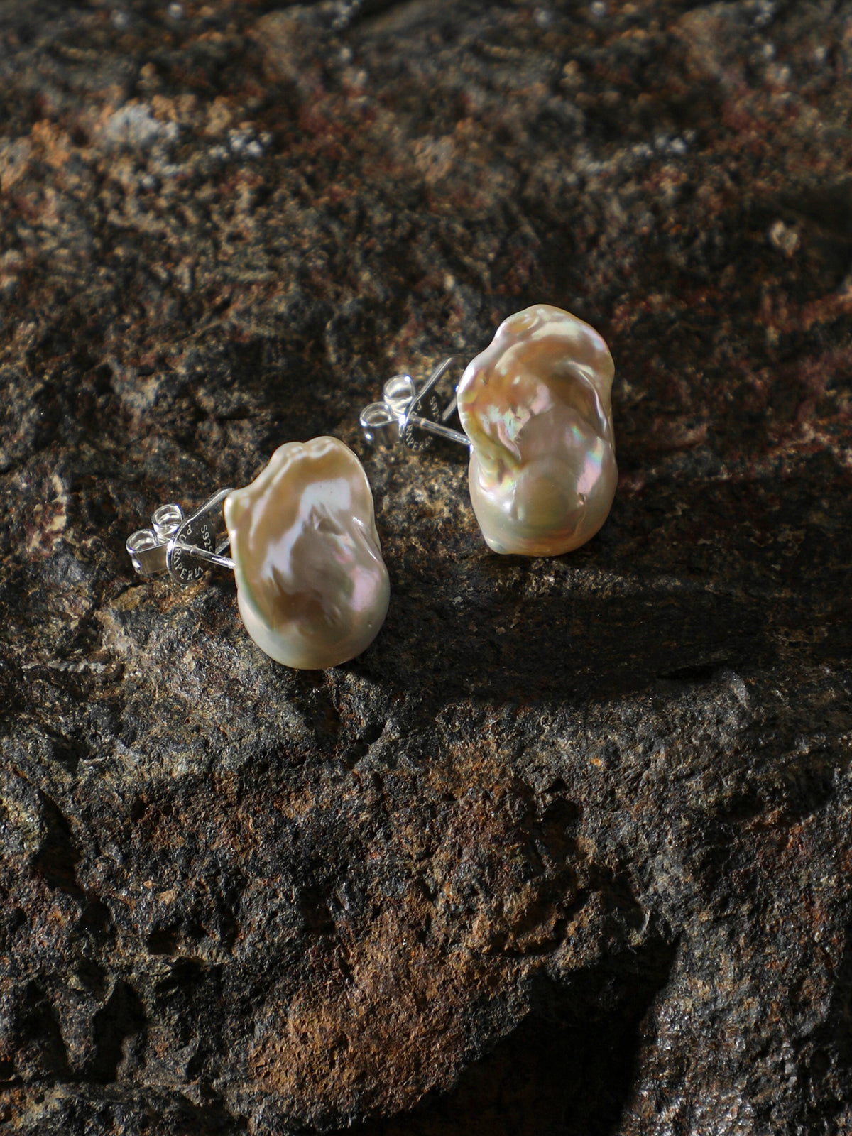 SENLORE Natural Baroque Earrings – Lifestyle Shot