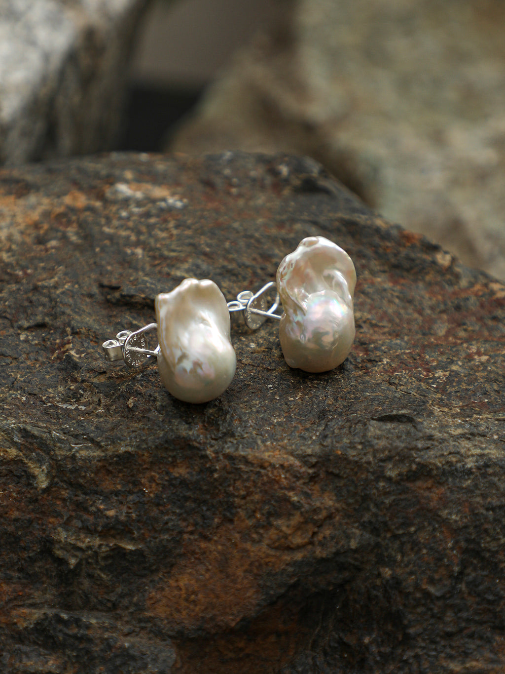 SENLORE Natural Baroque Earrings – Lifestyle Shot