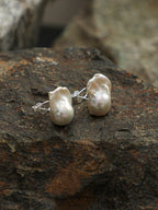 SENLORE Natural Baroque Earrings – Lifestyle Shot