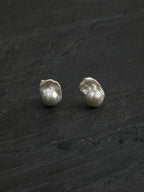 SENLORE Natural Baroque Earrings – Lifestyle Shot