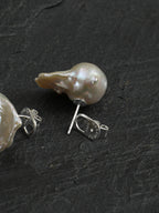 SENLORE Natural Baroque Earrings – Lifestyle Shot