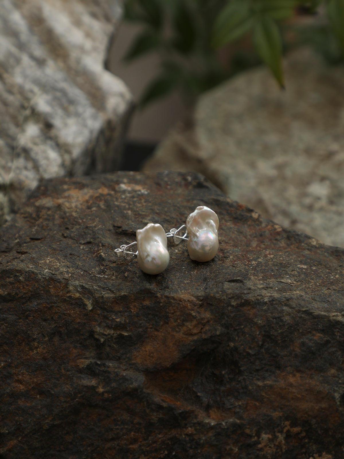 SENLORE Natural Baroque Earrings – Lifestyle Shot