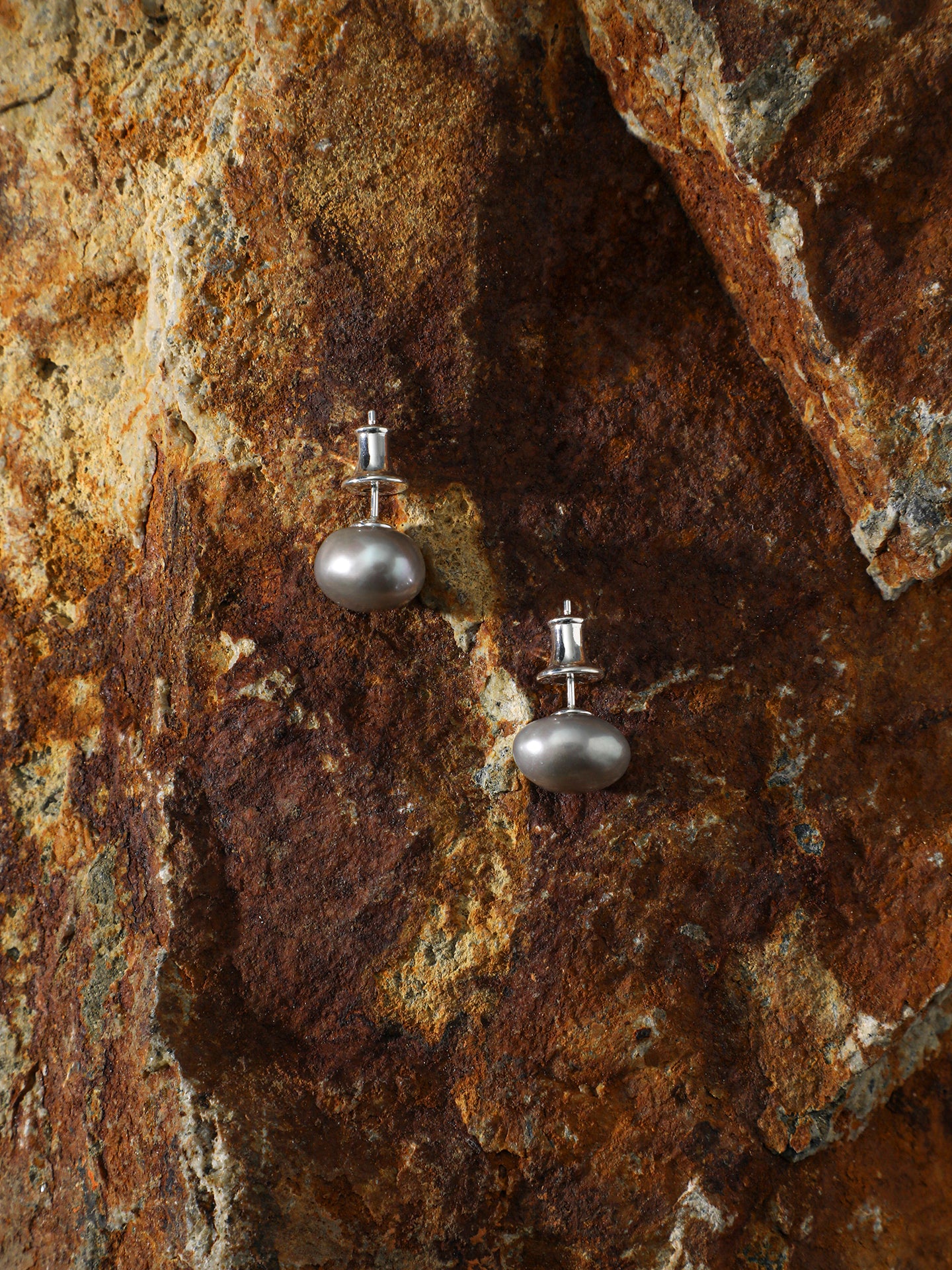 SENLORE Natural Gray Baroque Coin Pearl Earrings – Detail Close-up