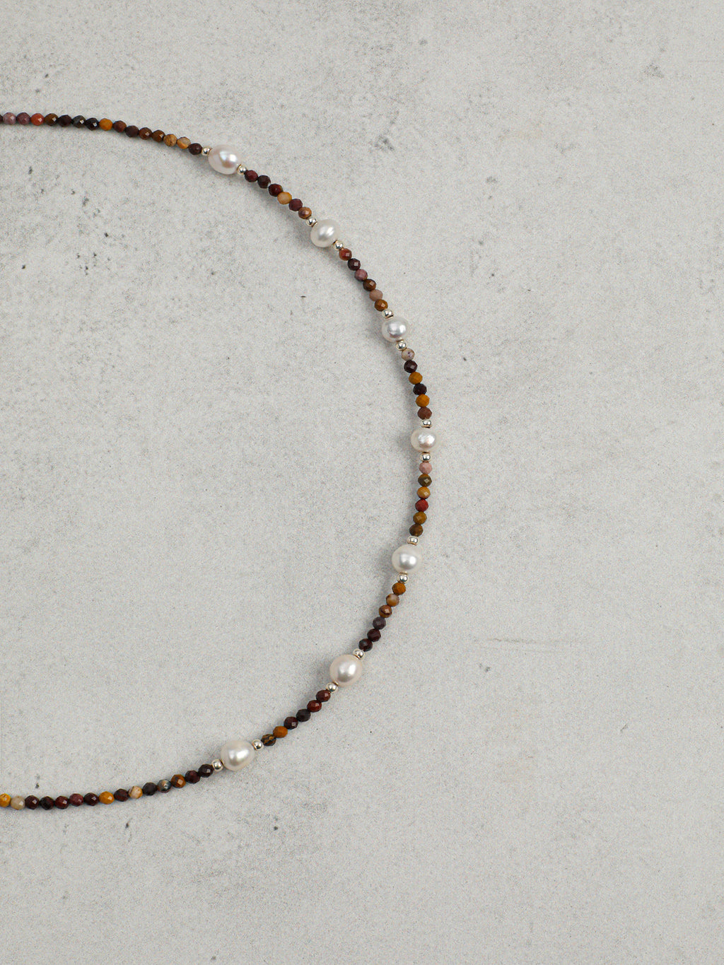 SENLORE Egg Yolk Stone Pearl Necklace – Detail Close-up