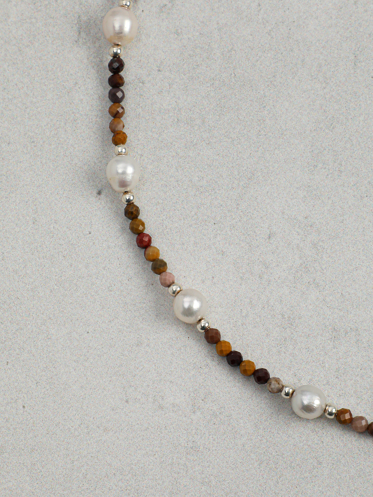 SENLORE Egg Yolk Stone Pearl Necklace – Lifestyle Shot