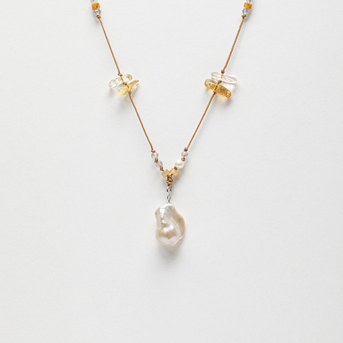 SENLORE Minimalist Baroque Crystal Necklace – Lifestyle Shot
