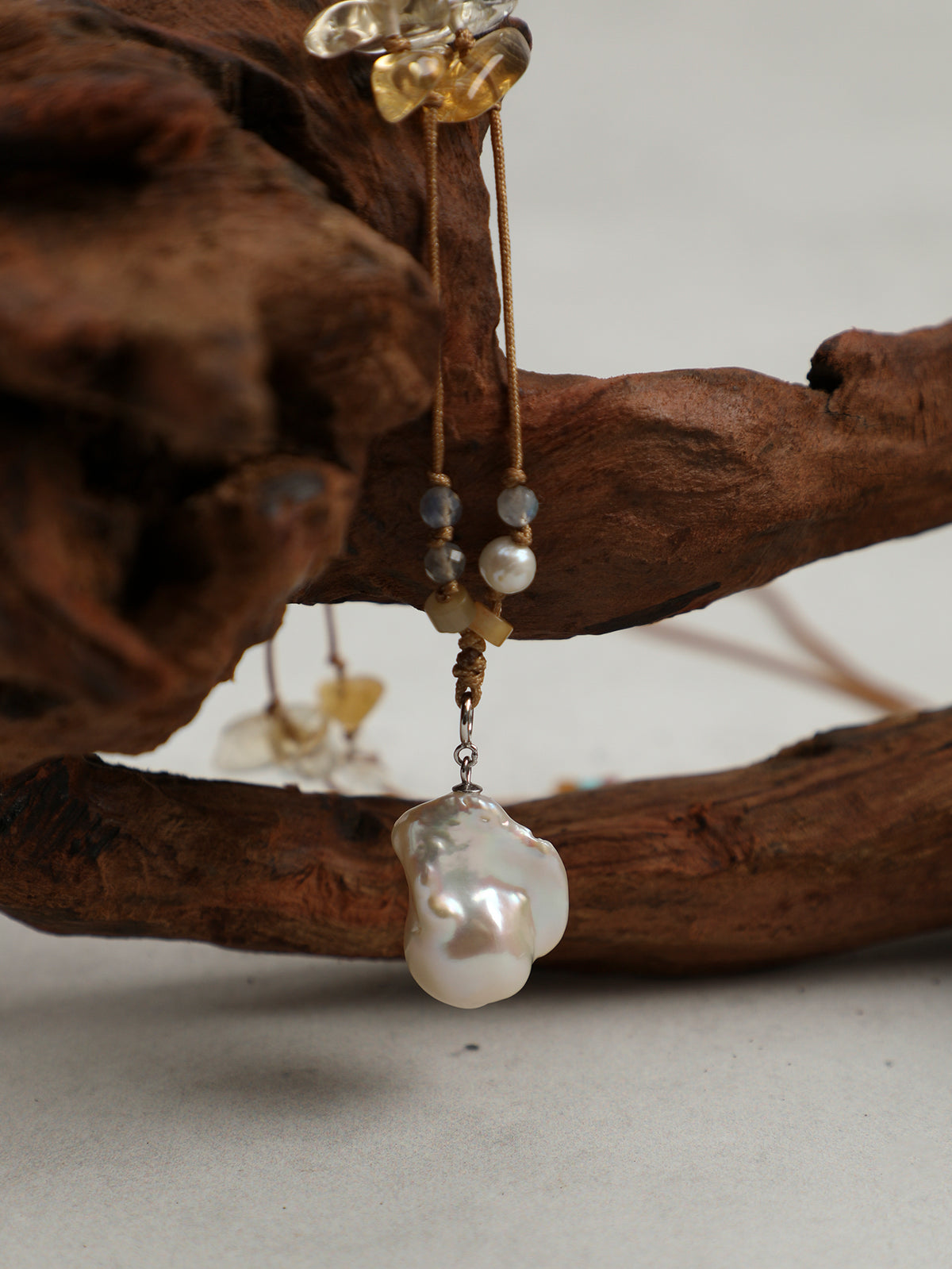 SENLORE Minimalist Baroque Crystal Necklace – Lifestyle Shot