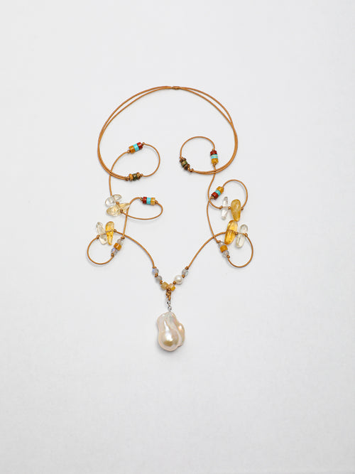SENLORE Minimalist Baroque Crystal Necklace – Lifestyle Shot