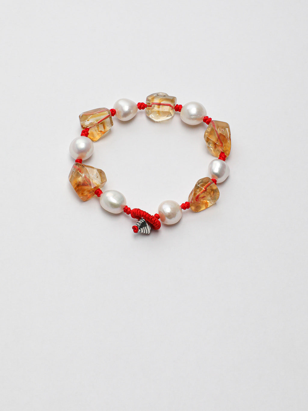 SENLORE Wealth-Attracting Freeform Citrine Pearl Bracelet – Lifestyle Shot