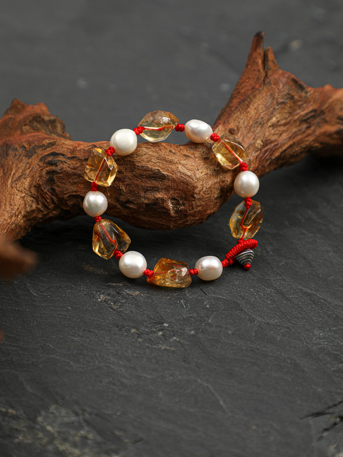SENLORE Wealth-Attracting Freeform Citrine Pearl Bracelet – Lifestyle Shot