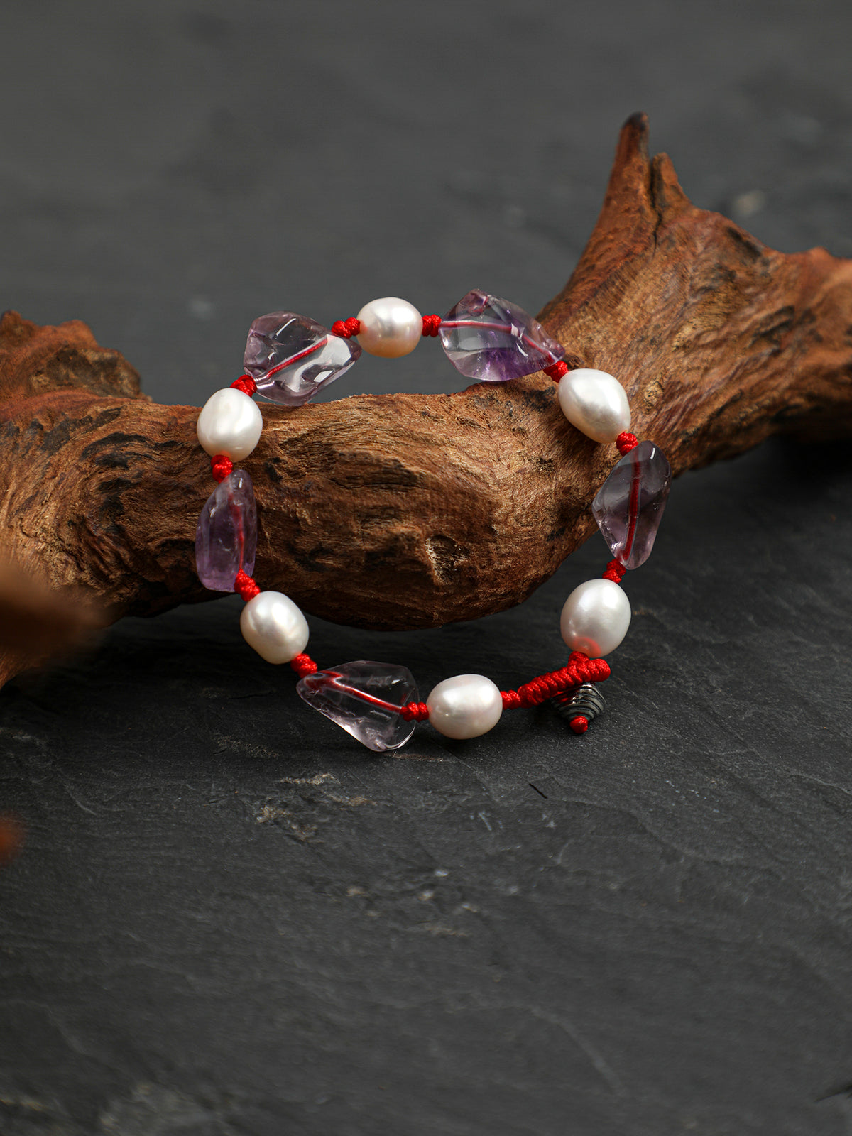 SENLORE Lucky Freeform Amethyst Pearl Bracelet – Side View