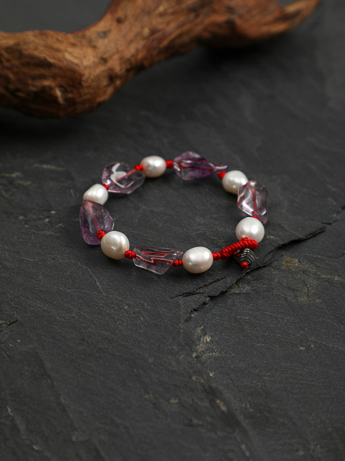 SENLORE Lucky Freeform Amethyst Pearl Bracelet – Lifestyle Shot