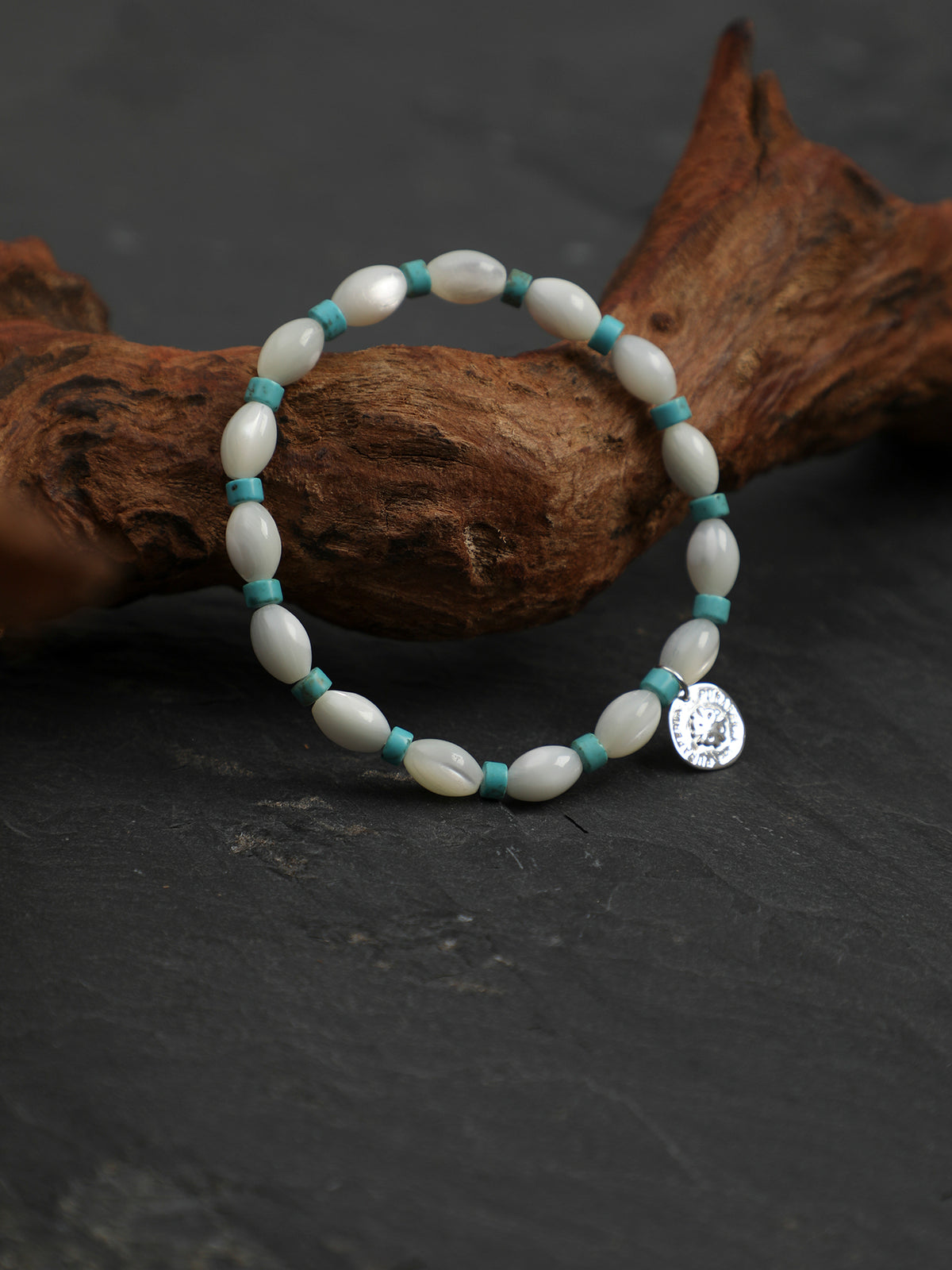 SENLORE Shell Bead Turquoise Bracelet – Detail Close-up