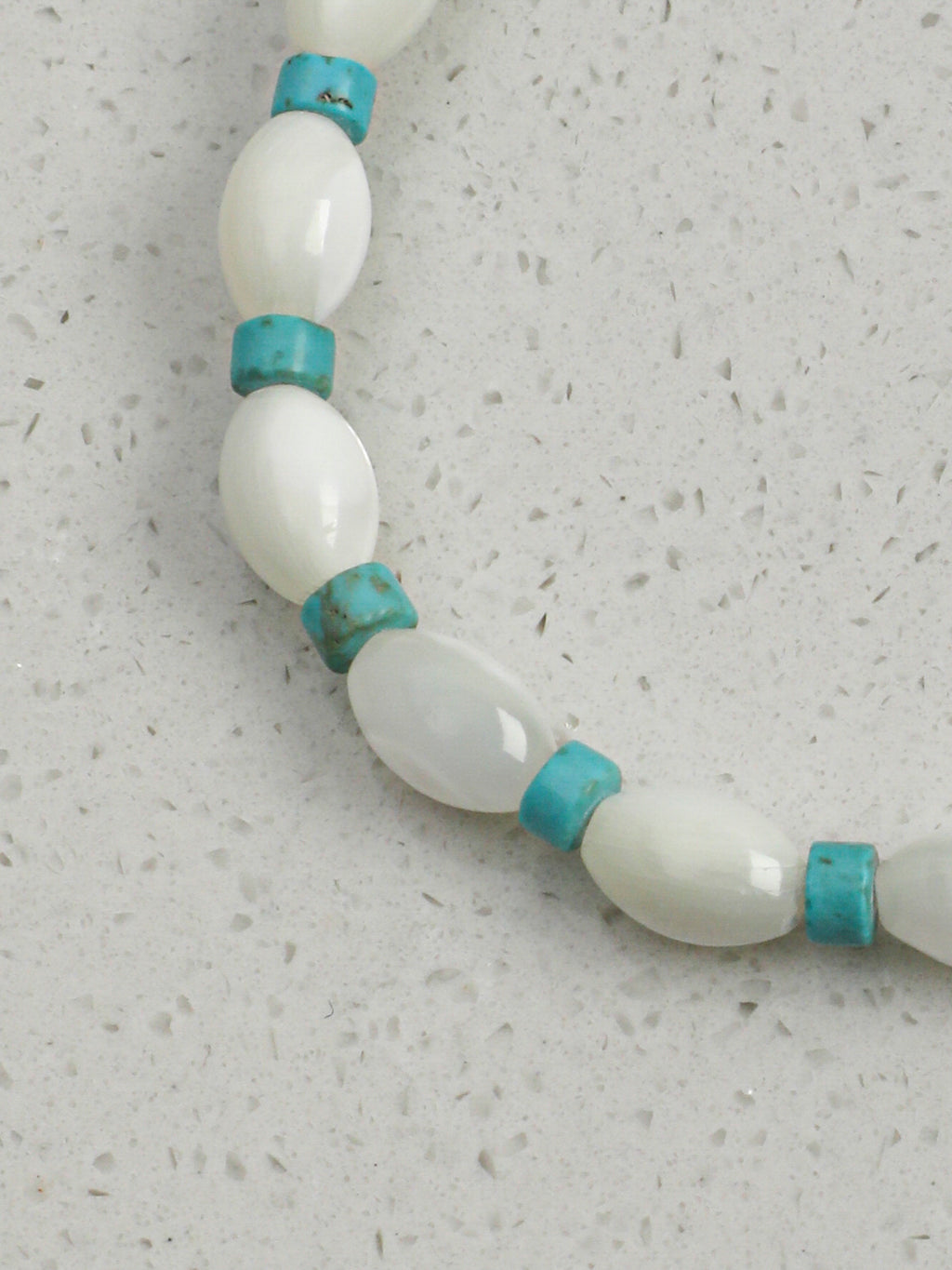 SENLORE Shell Bead Turquoise Bracelet – Lifestyle Shot