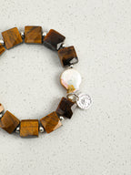 SENLORE Tiger's Eye Baroque Bracelet – Lifestyle Shot