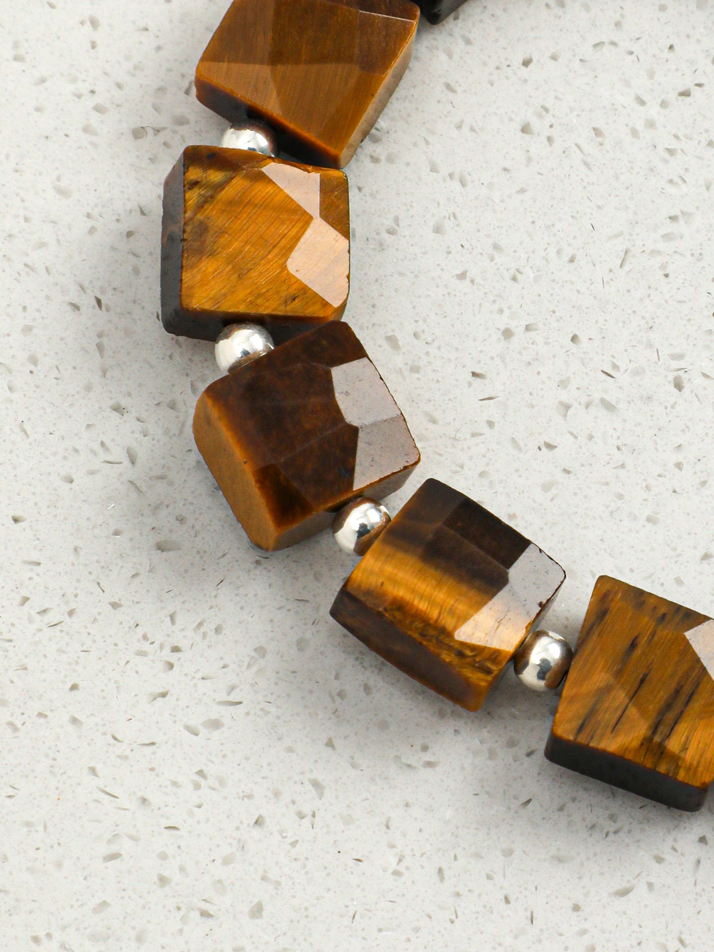 SENLORE Tiger's Eye Baroque Bracelet – Lifestyle Shot