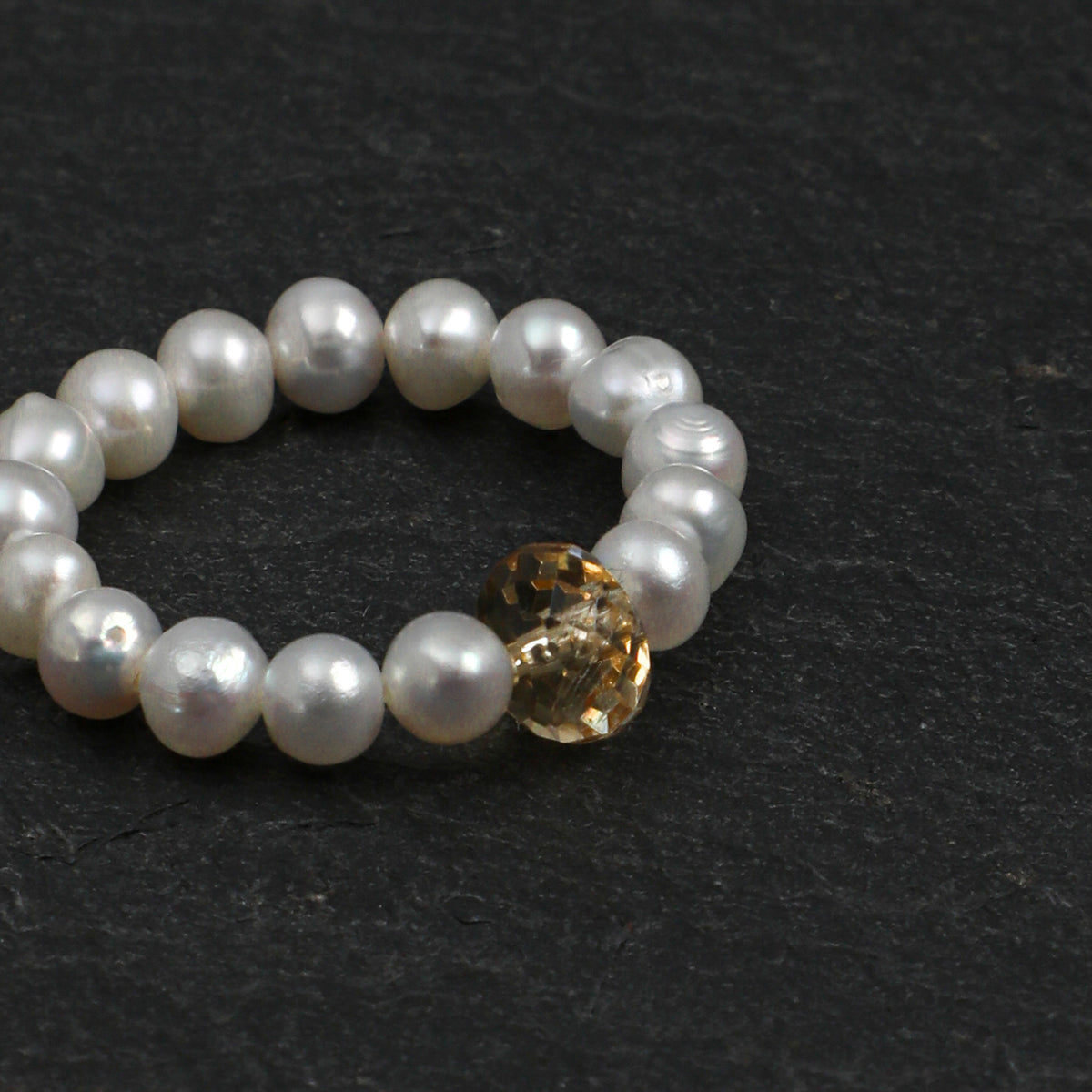 SENLORE Pearl Ring – Lifestyle Shot