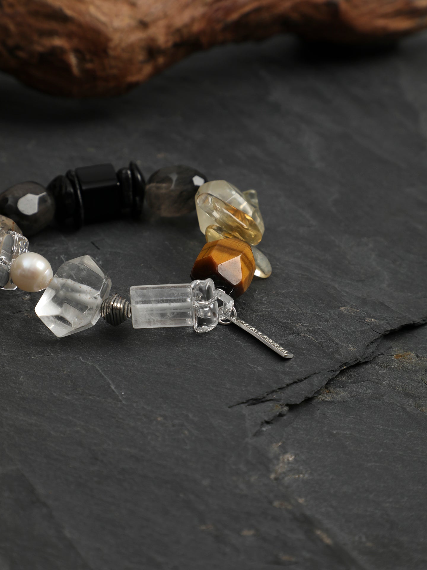SENLORE Square Onyx Bracelet – Front View
