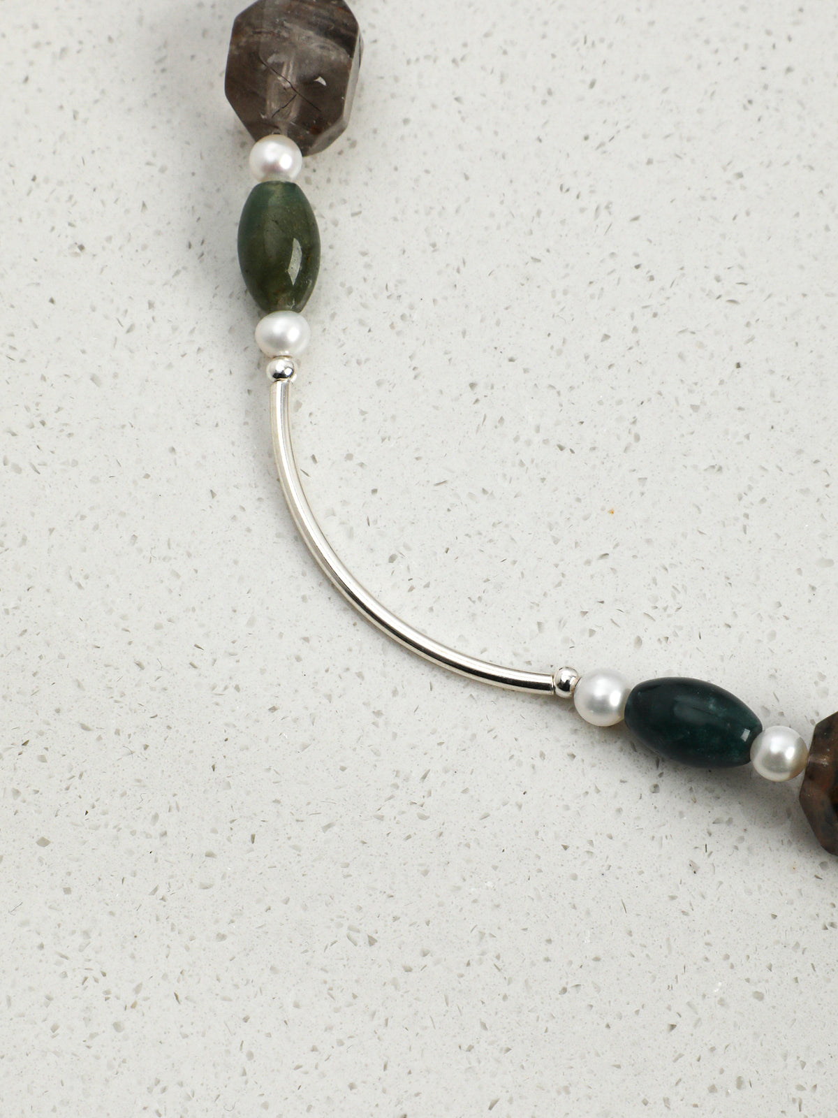 SENLORE Thousand-layer Phantom Free-form Necklace – Lifestyle Shot