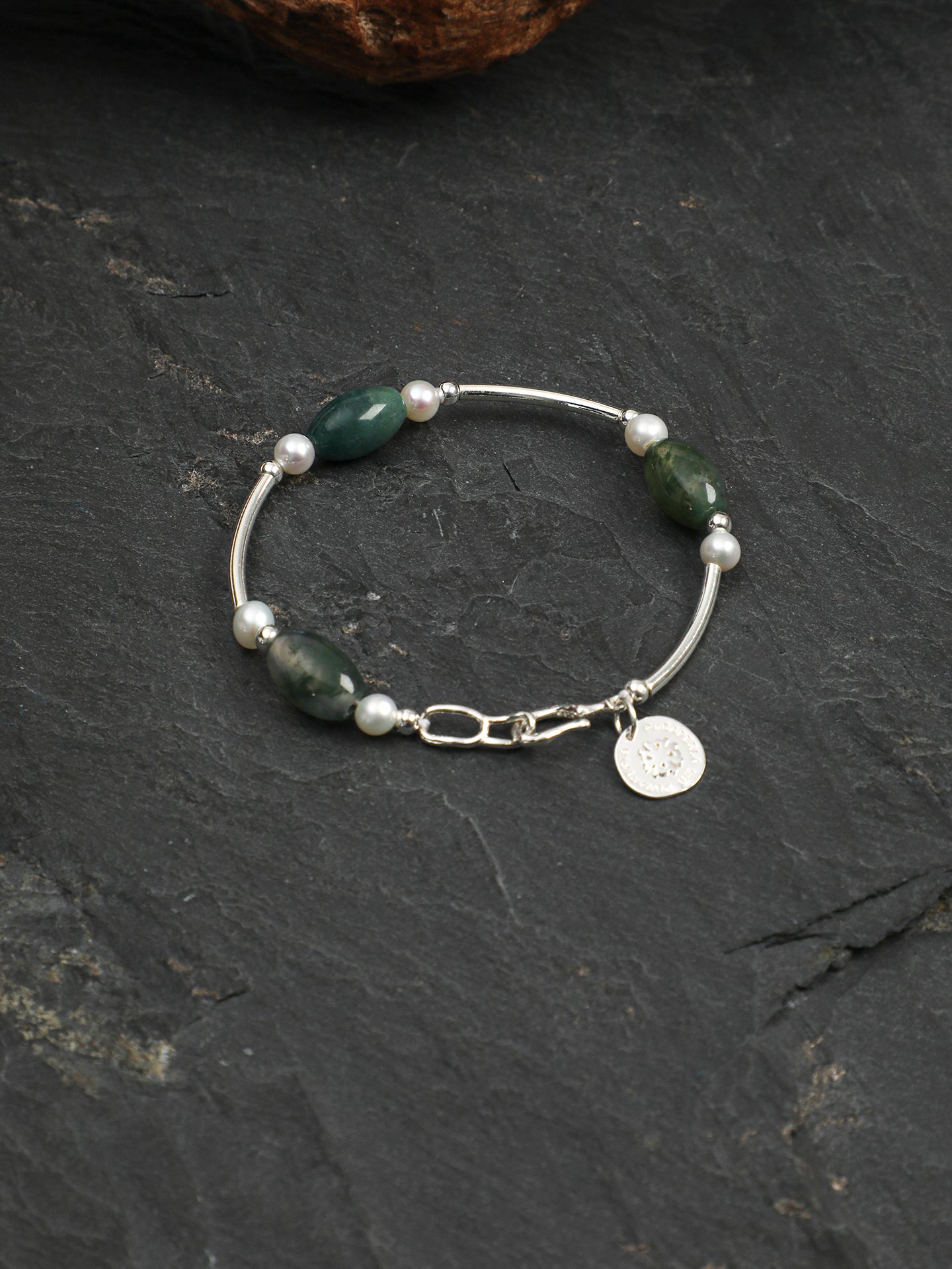 SENLORE Green Crystal Silver Ring Bracelet – Detail Close-up