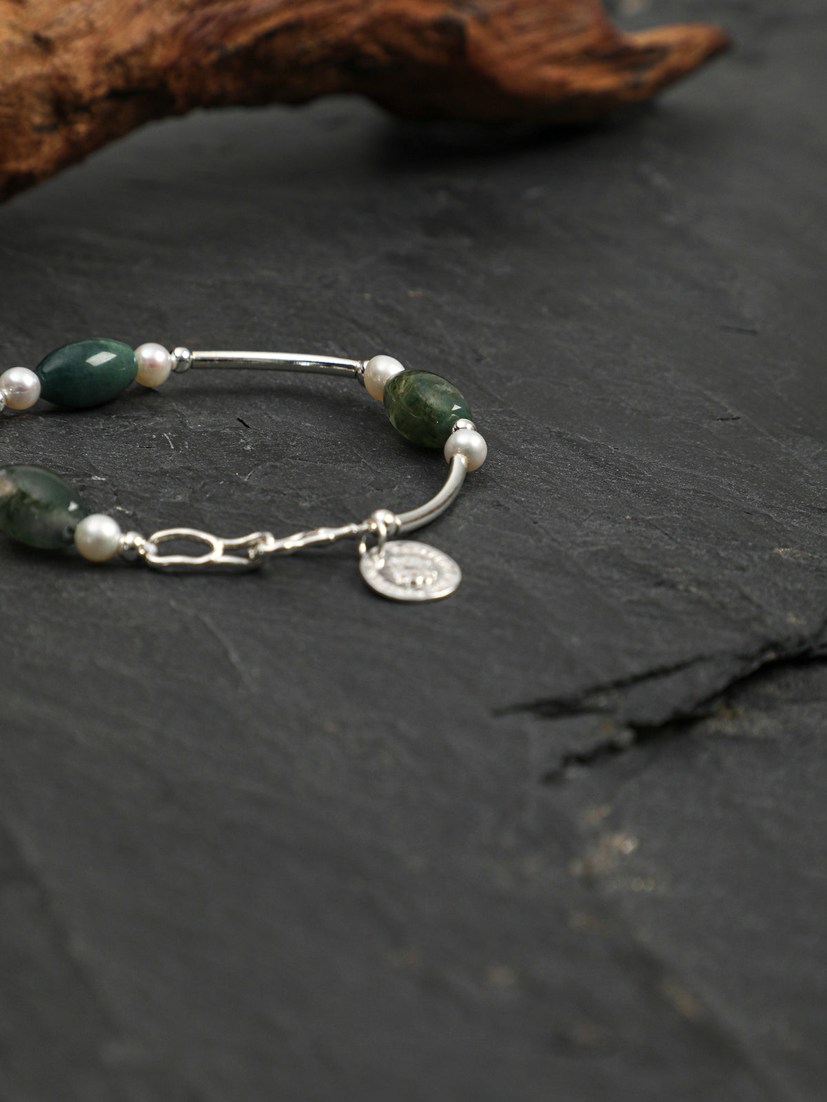SENLORE Green Crystal Silver Ring Bracelet – Lifestyle Shot