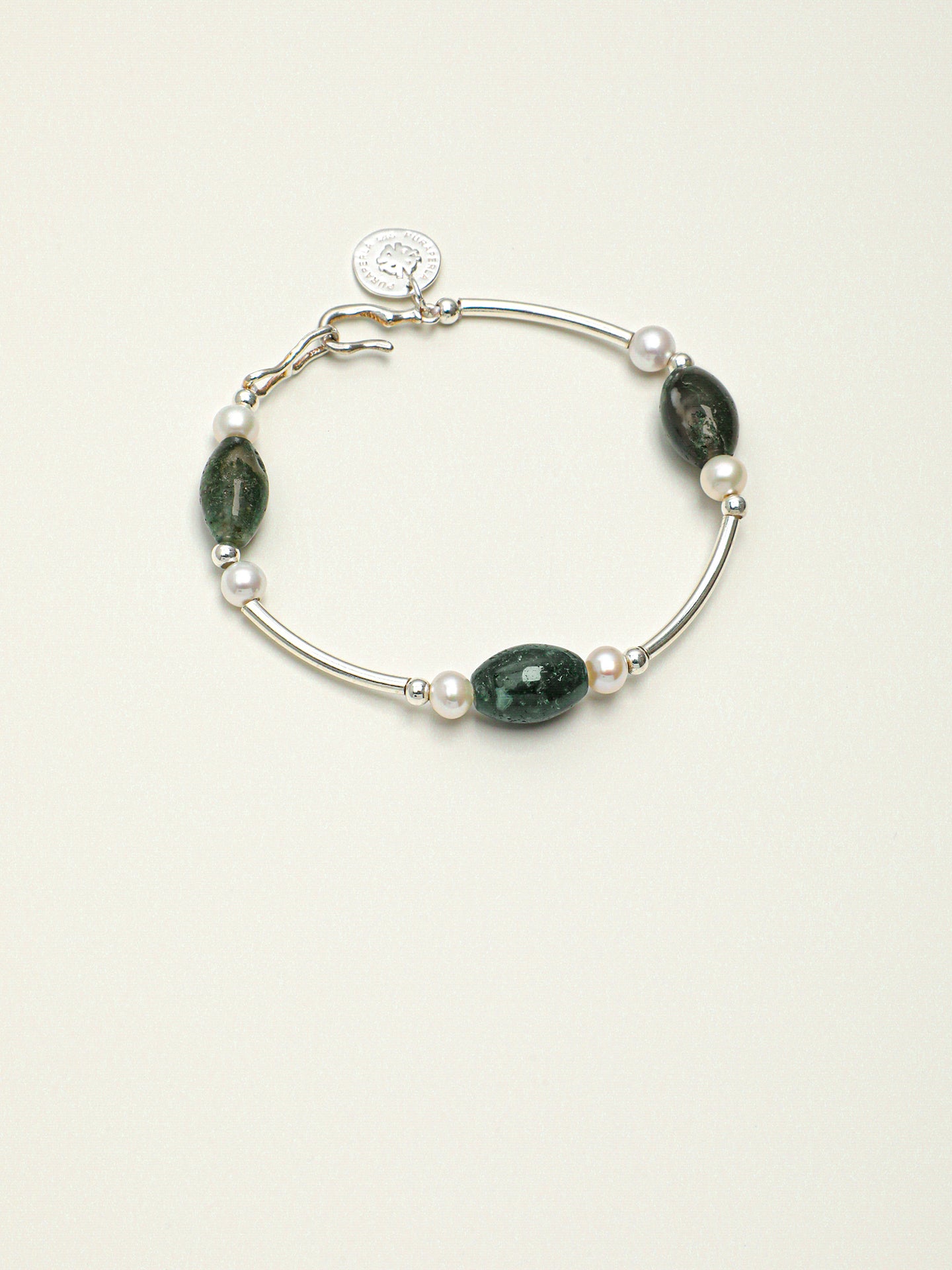 SENLORE Green Crystal Silver Ring Bracelet – Lifestyle Shot