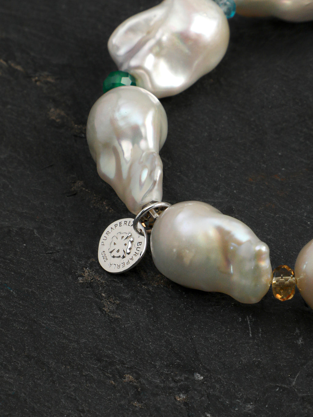 SENLORE Baroque Baroque Pearl Bracelet – Lifestyle Shot