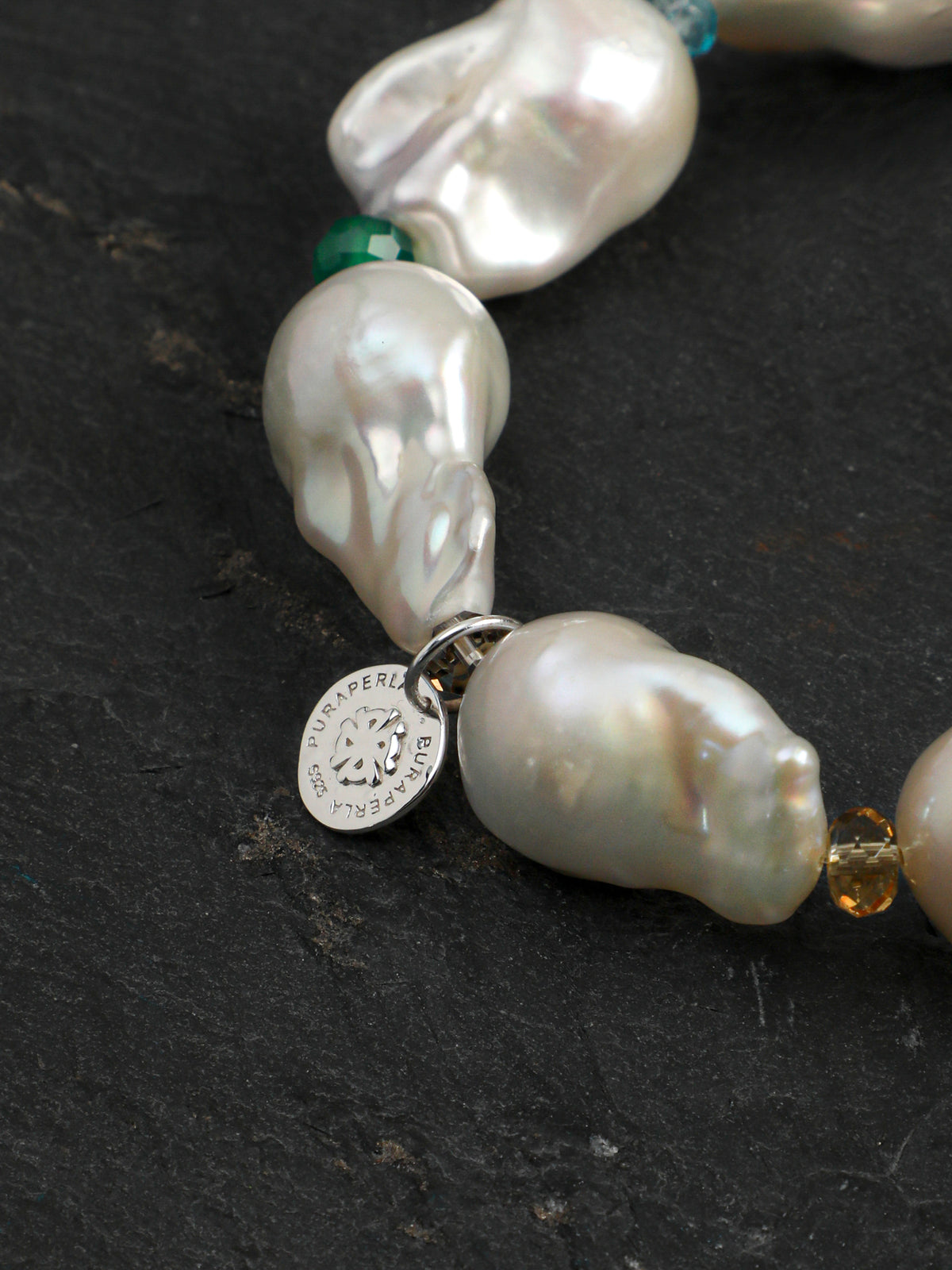 SENLORE Baroque Baroque Pearl Bracelet – Lifestyle Shot