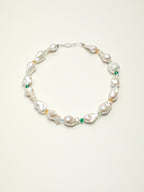 SENLORE Elegant Baroque Crystal Necklace – Detail Close-up