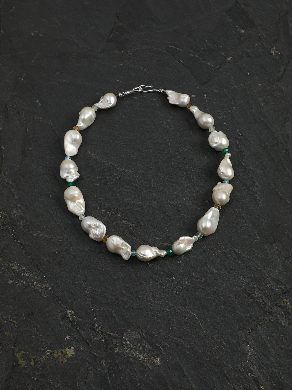 SENLORE Elegant Baroque Crystal Necklace – Lifestyle Shot