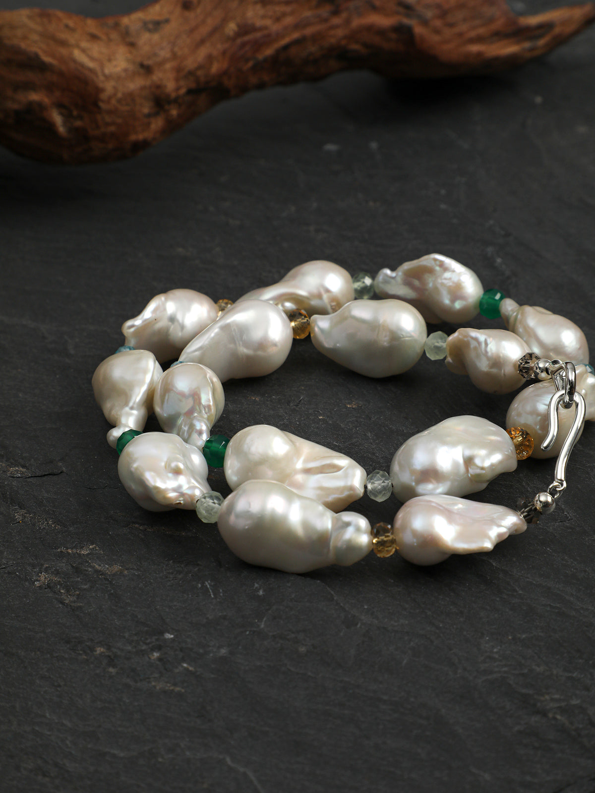 SENLORE Elegant Baroque Crystal Necklace – Lifestyle Shot