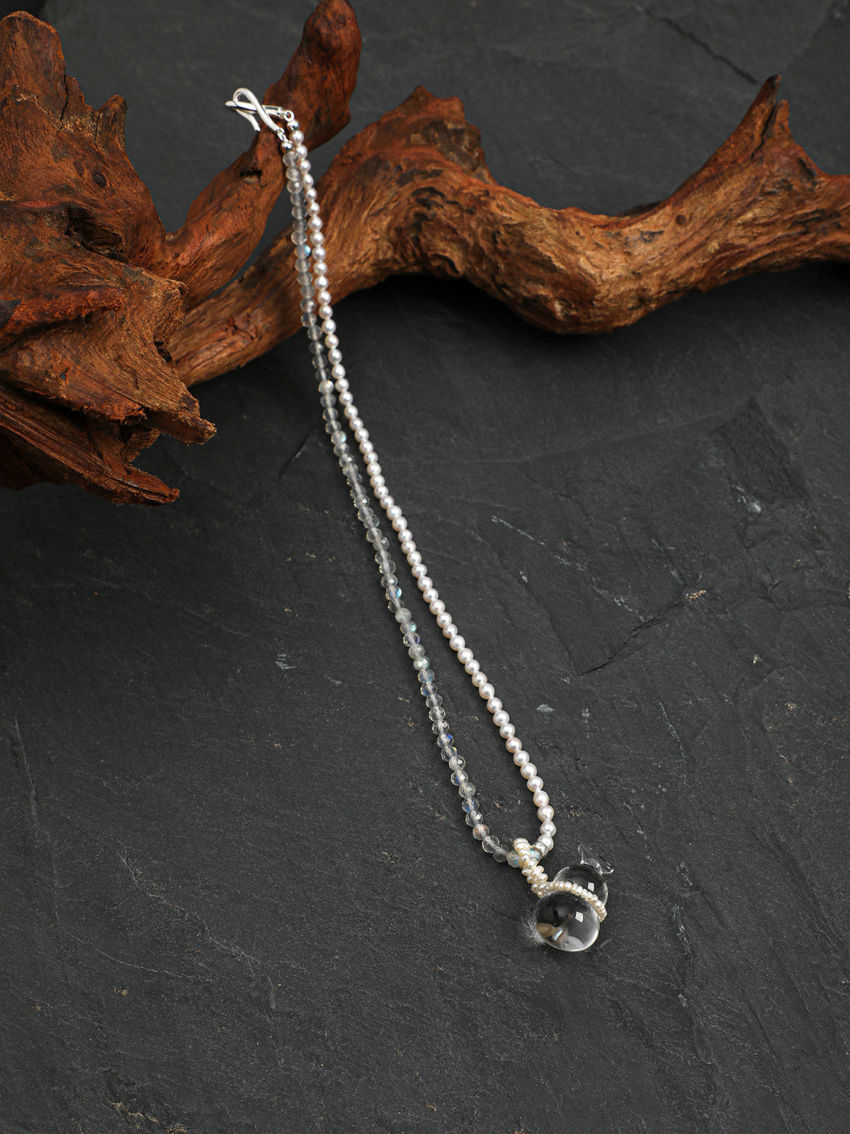 SENLORE Green Crystal Pearl Necklace – Side View