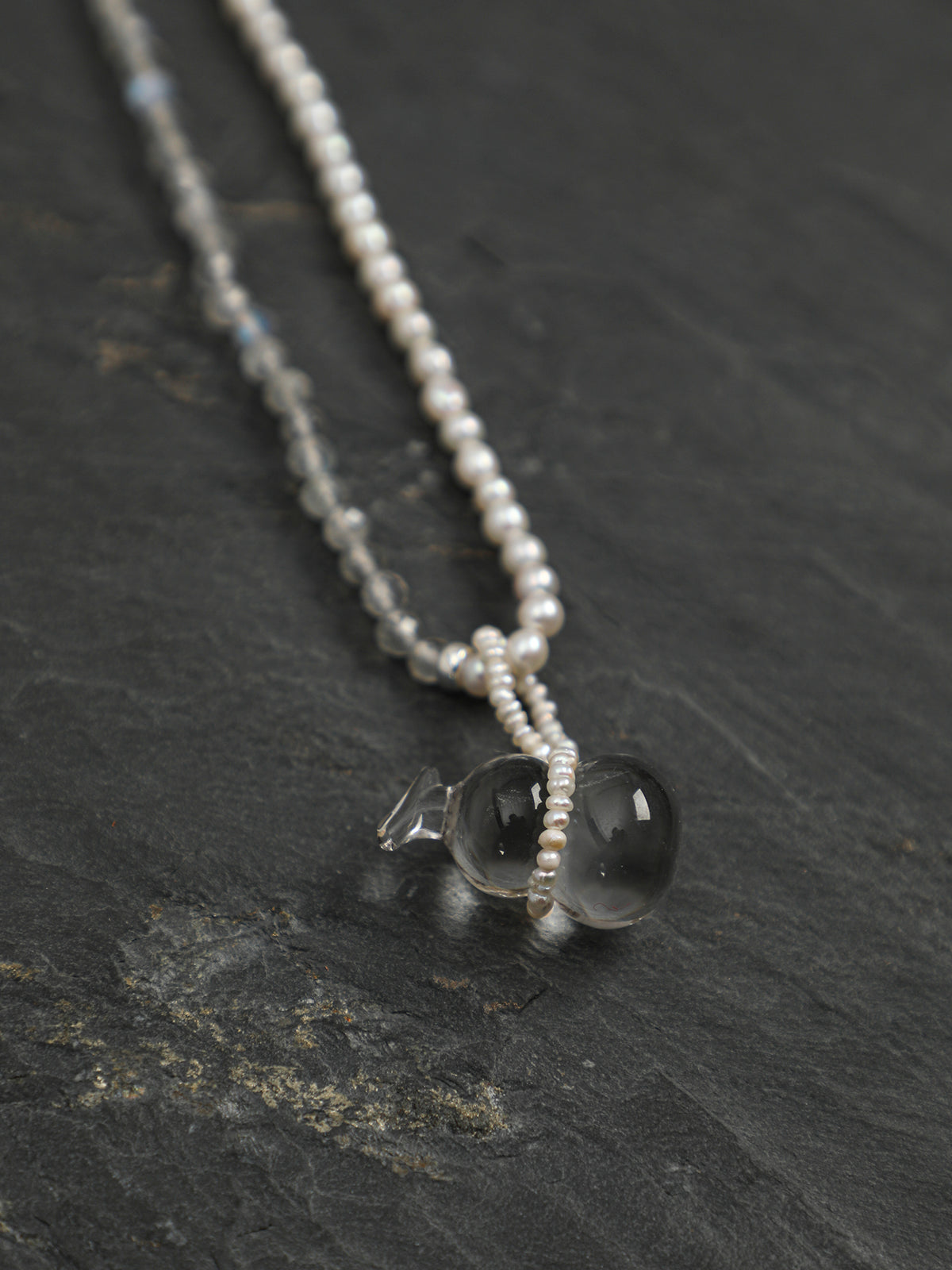SENLORE Green Crystal Pearl Necklace – Lifestyle Shot