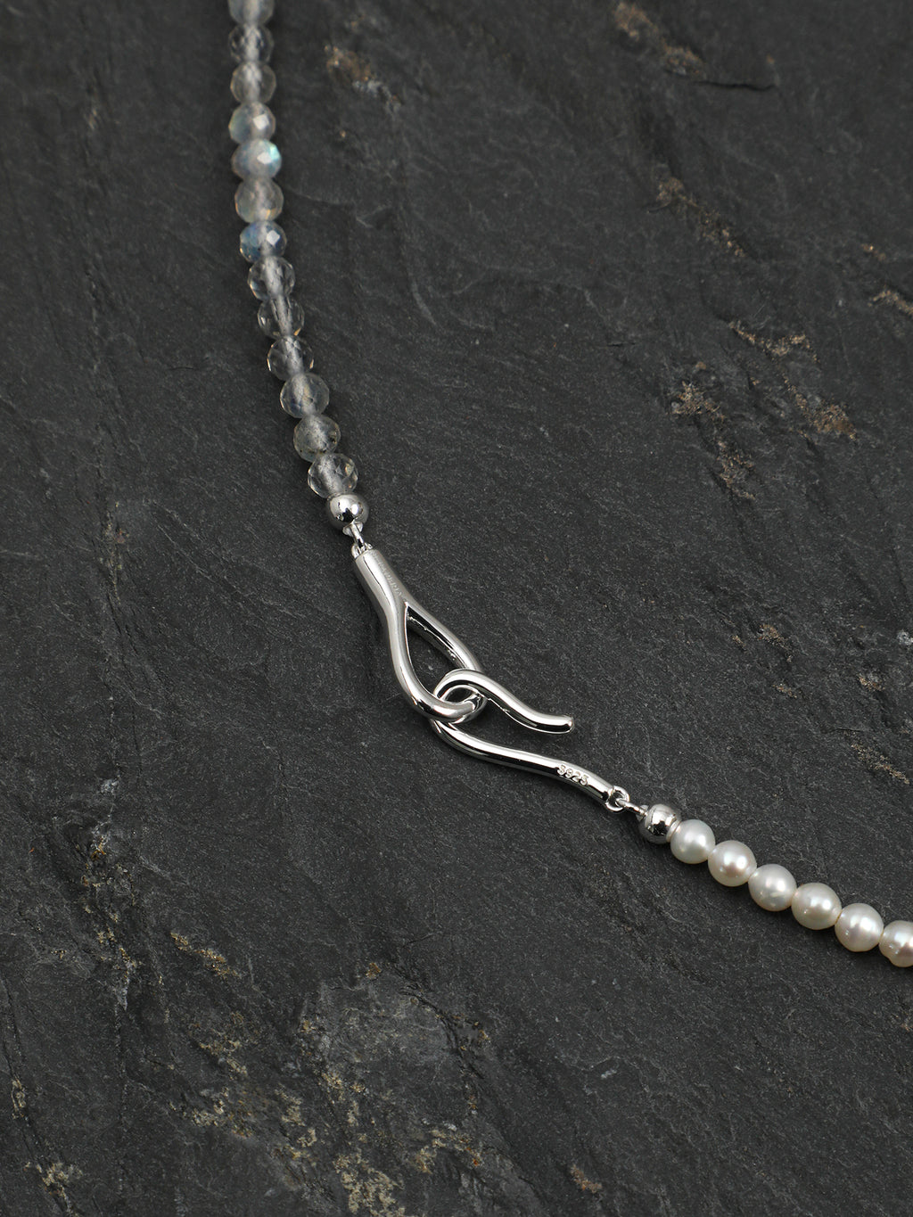 SENLORE Green Crystal Pearl Necklace – Lifestyle Shot