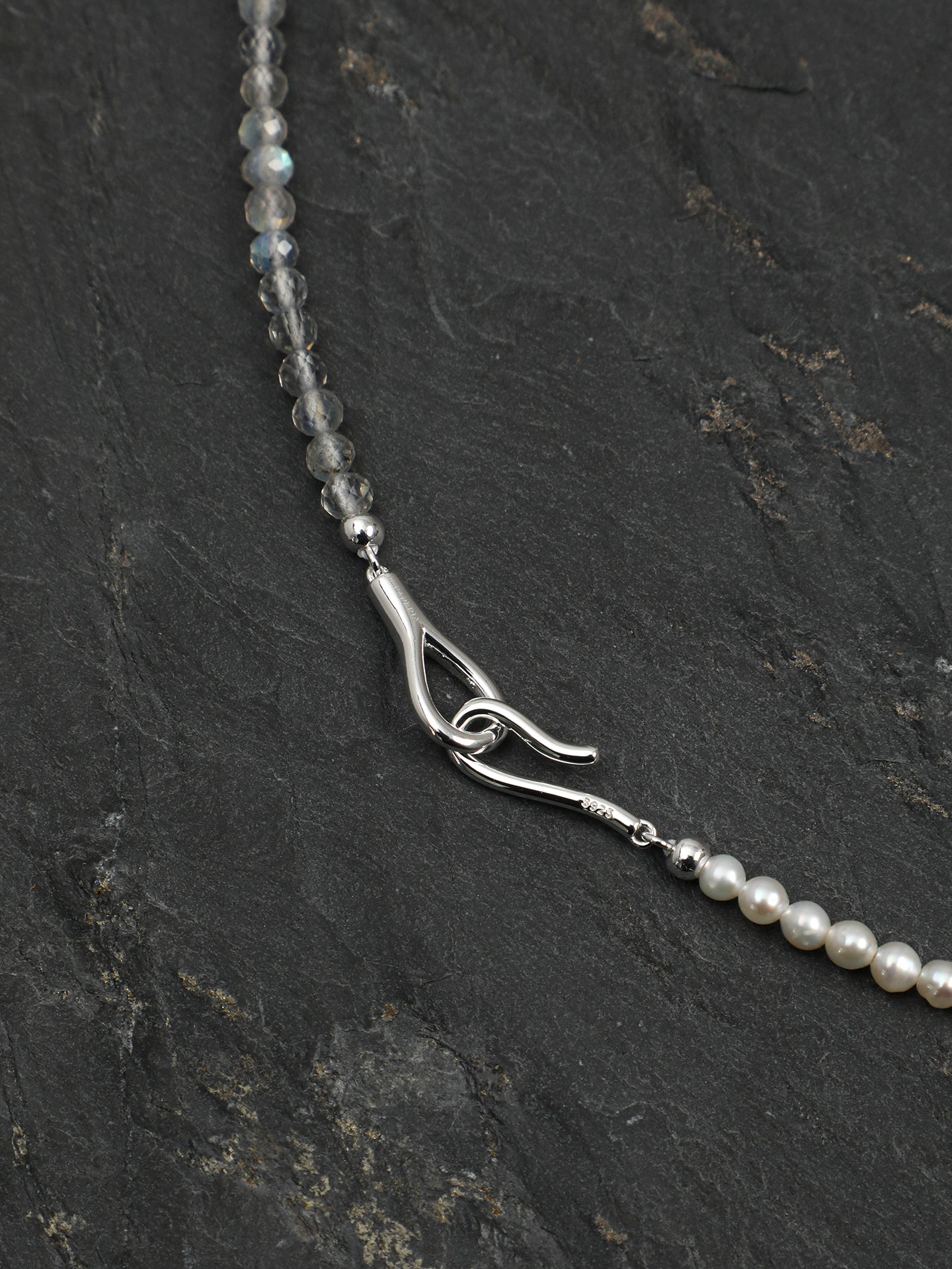 SENLORE Green Crystal Pearl Necklace – Lifestyle Shot