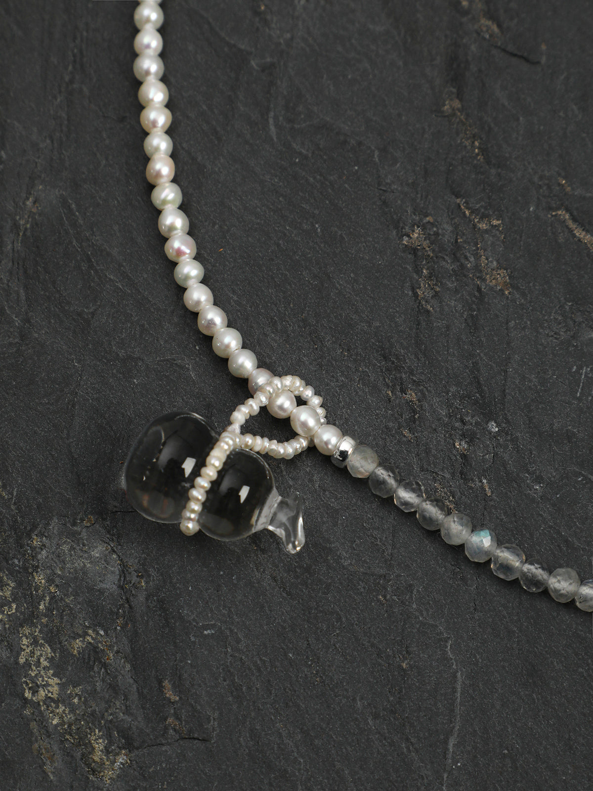 SENLORE Green Crystal Pearl Necklace – Lifestyle Shot
