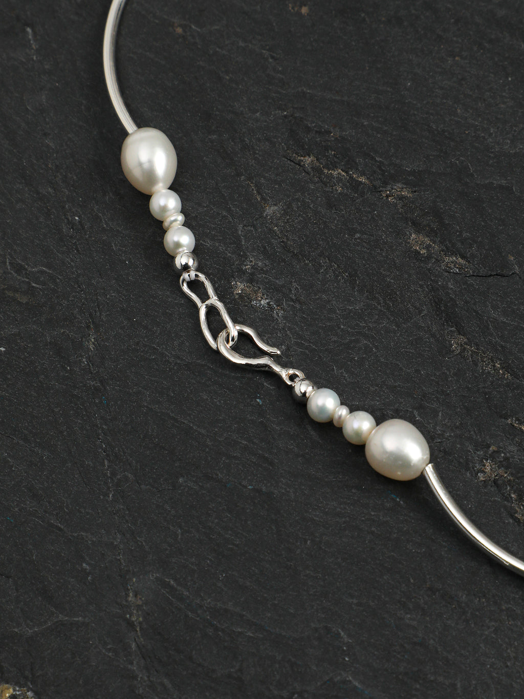 SENLORE Sugar Cube Clear Quartz Pearl Necklace – Lifestyle Shot