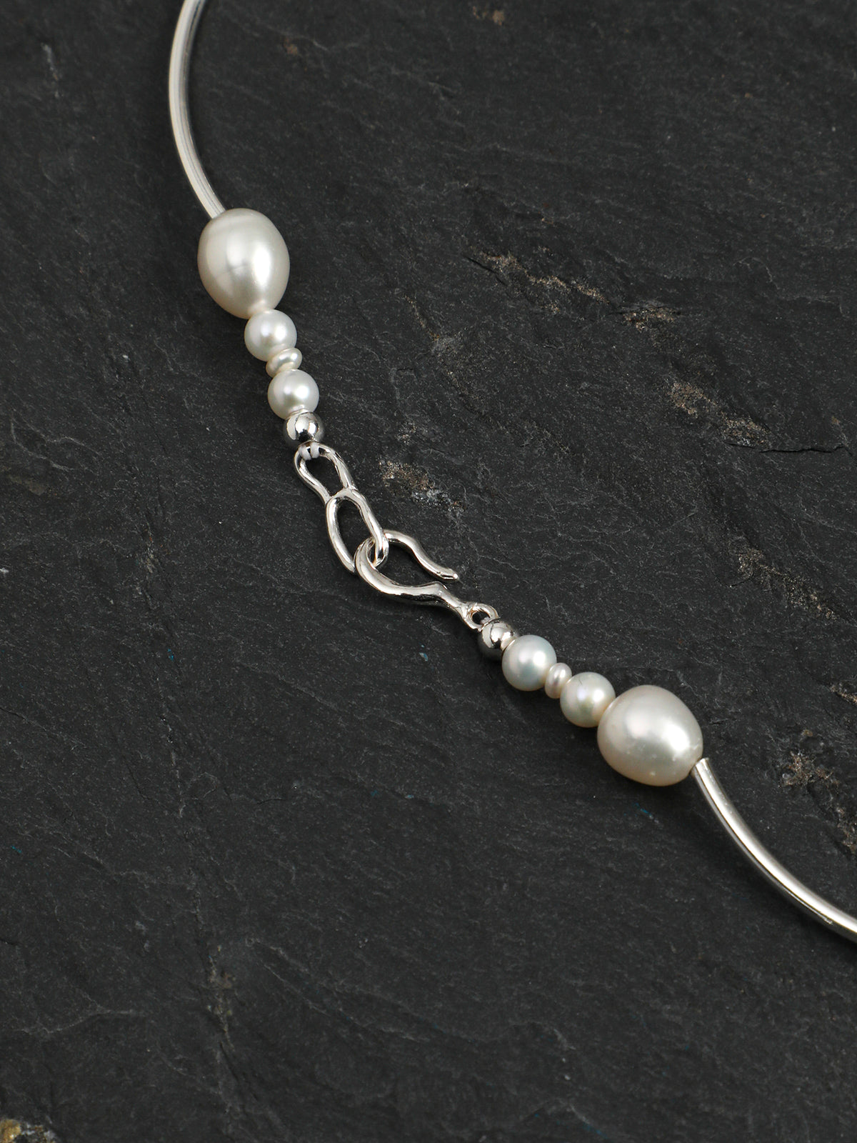 SENLORE Sugar Cube Clear Quartz Pearl Necklace – Lifestyle Shot