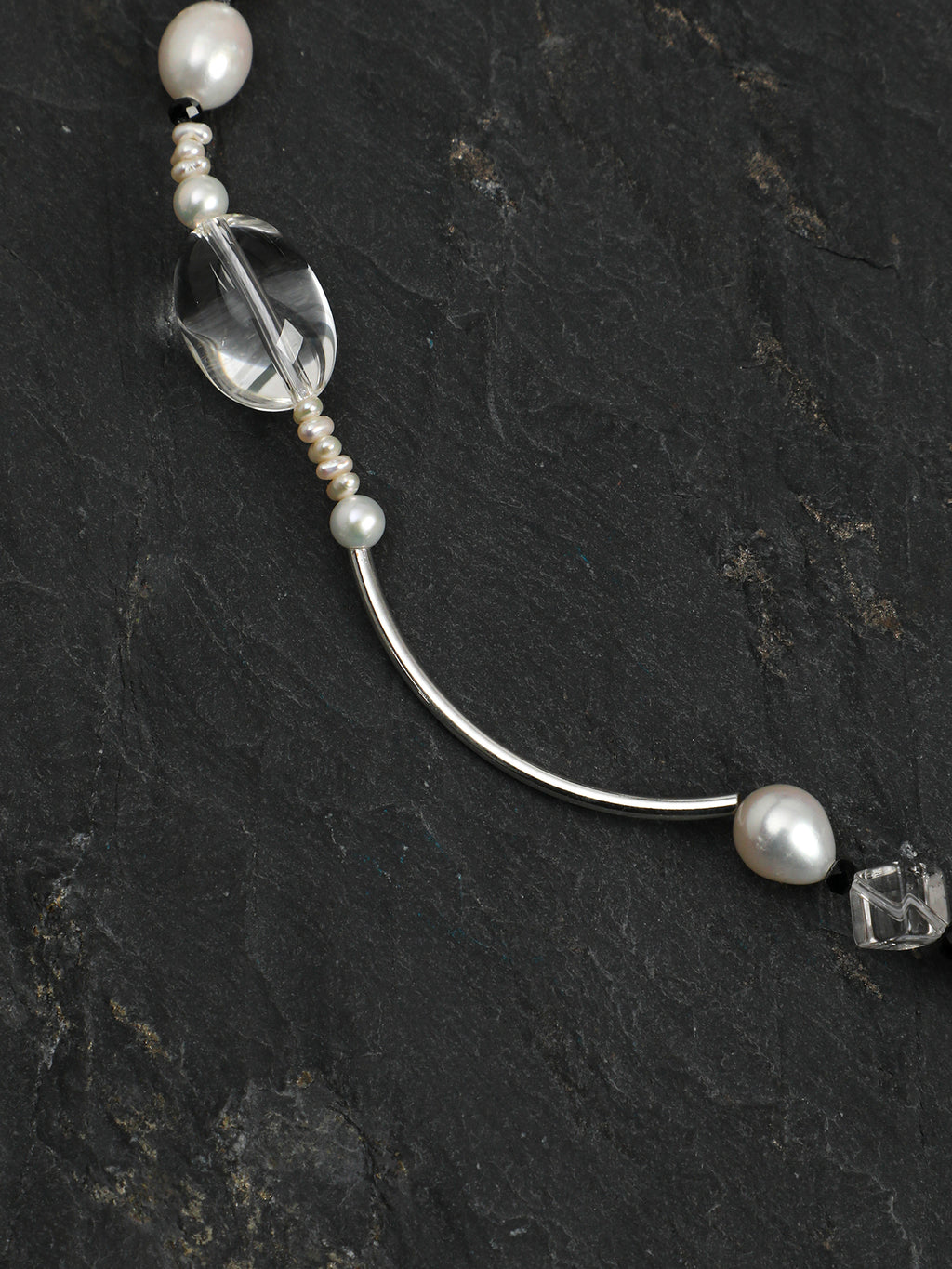 SENLORE Sugar Cube Clear Quartz Pearl Necklace – Lifestyle Shot