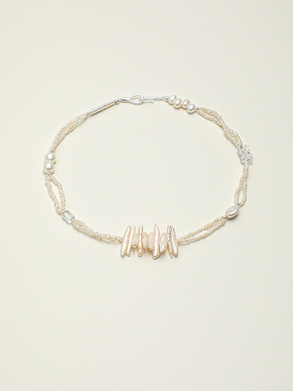 SENLORE Silver Bar Pearl Crystal Necklace – Detail Close-up