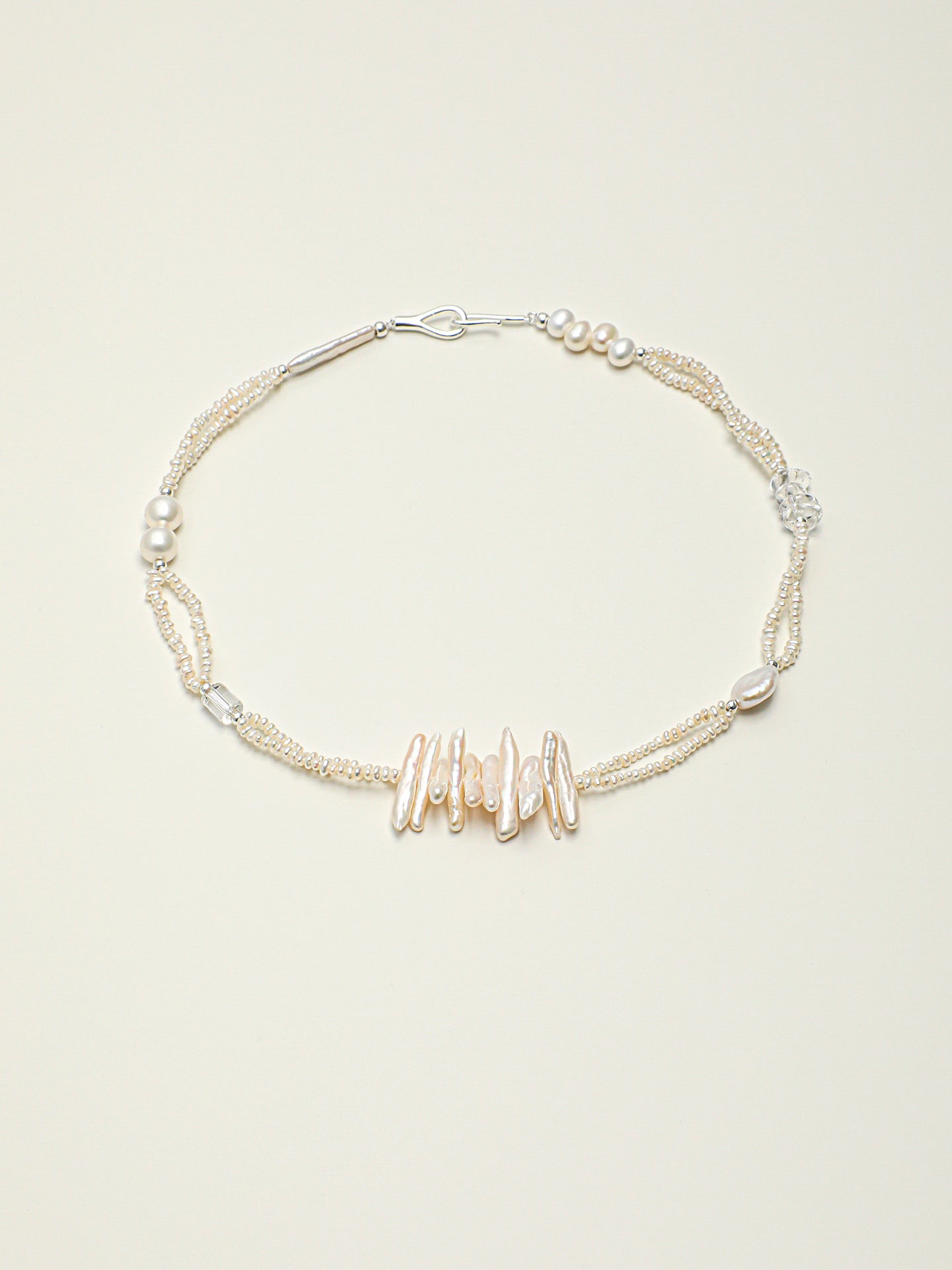 SENLORE Silver Bar Pearl Crystal Necklace – Detail Close-up