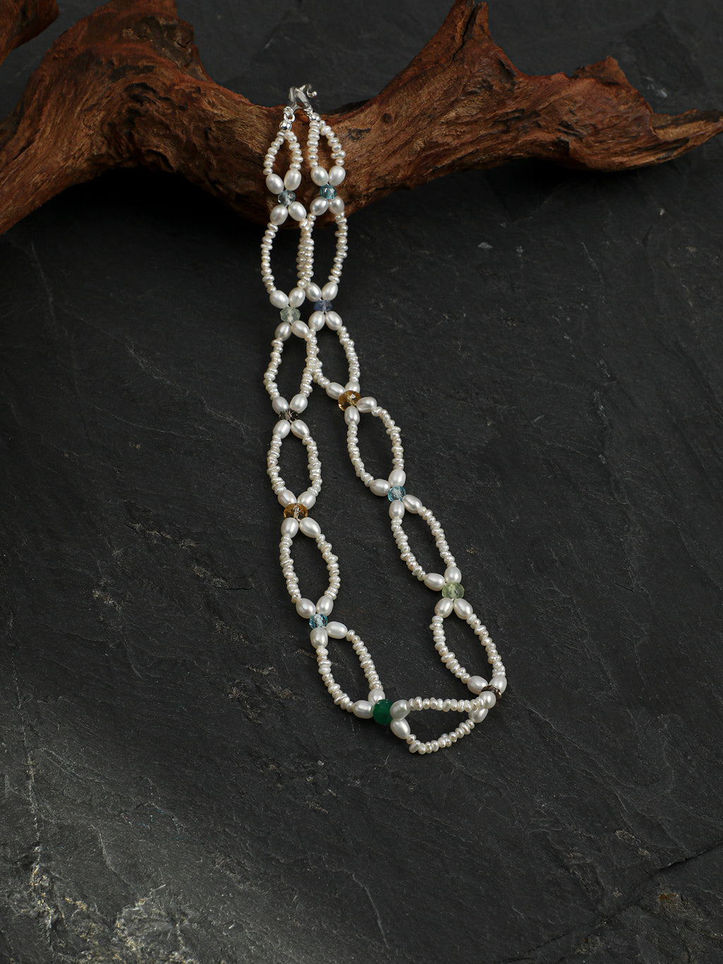 SENLORE Interlocking Multicolor Pearl Necklace – Lifestyle Shot