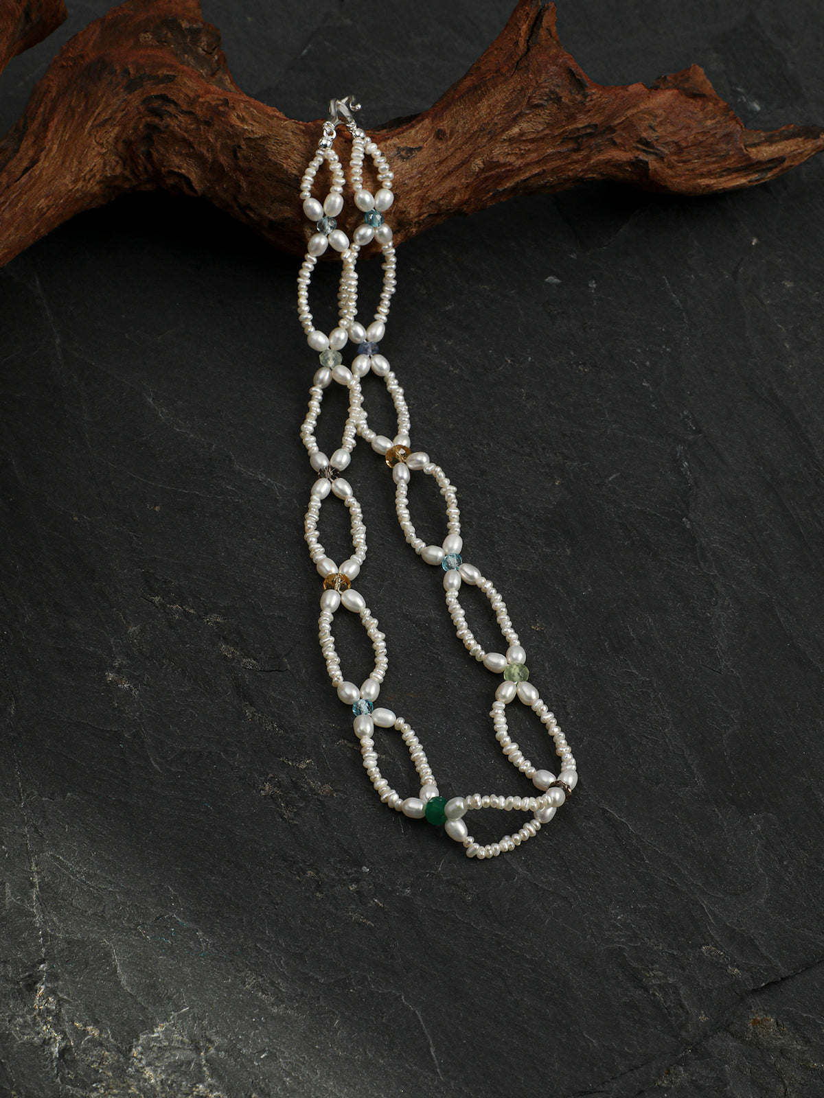 SENLORE Interlocking Multicolor Pearl Necklace – Lifestyle Shot