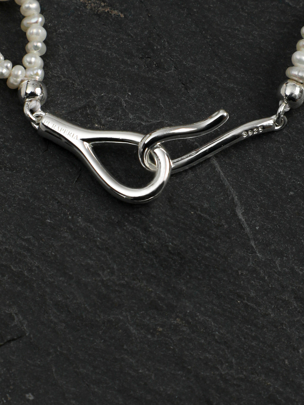 SENLORE Interlocking Multicolor Pearl Necklace – Lifestyle Shot