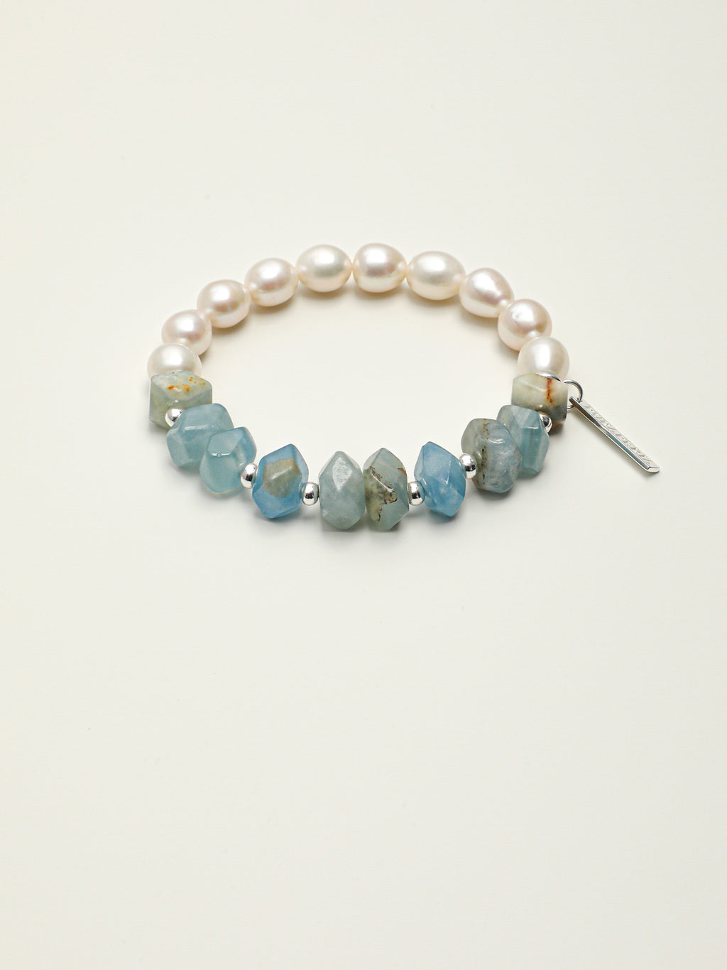 SENLORE Blue Ocean Pearl Bracelet – Detail Close-up