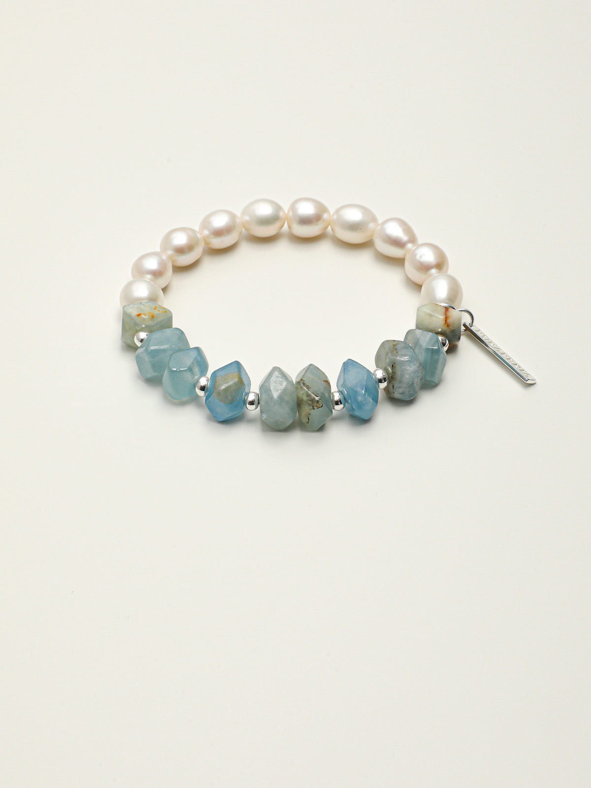 SENLORE Blue Ocean Pearl Bracelet – Detail Close-up